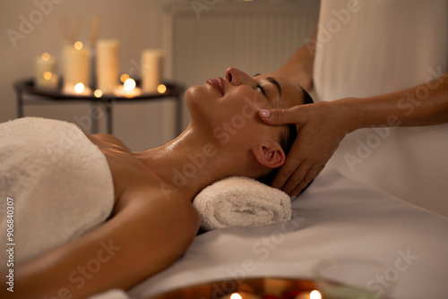 Φωτογραφία Masseuse making relaxing head massage for young lady, peaceful woman getting hea