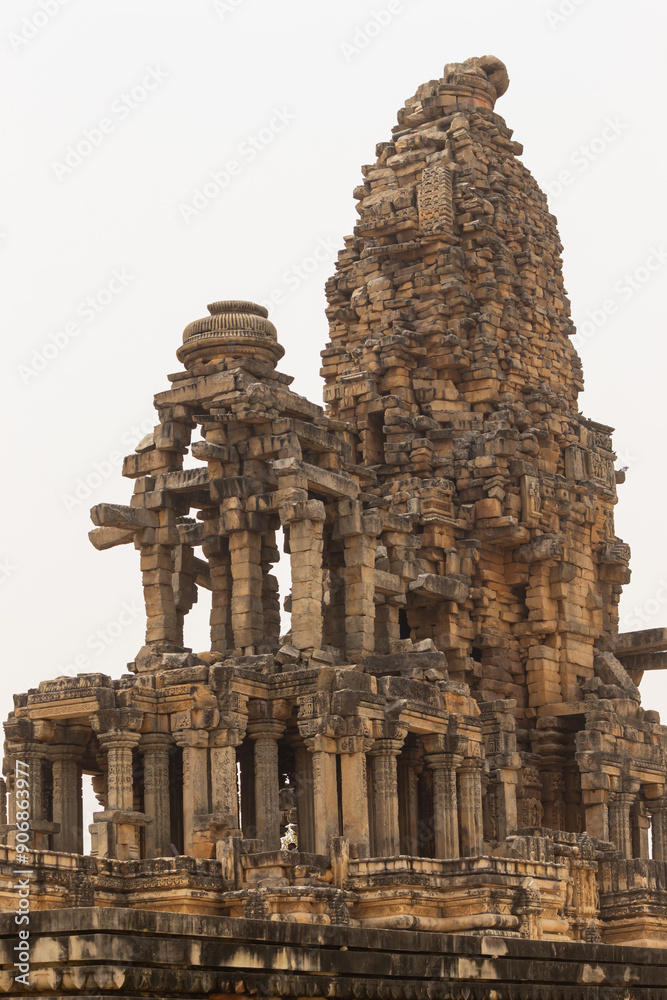 Naklejka premium India, Madhya Pradesh, Sihoniya, Ancient Ruin Hindu Kakanmath Temple, the 11th Century Monument Built by Kachchhapaghata ruler Kirttiraja. it Dedicated to Lord Shiva.
