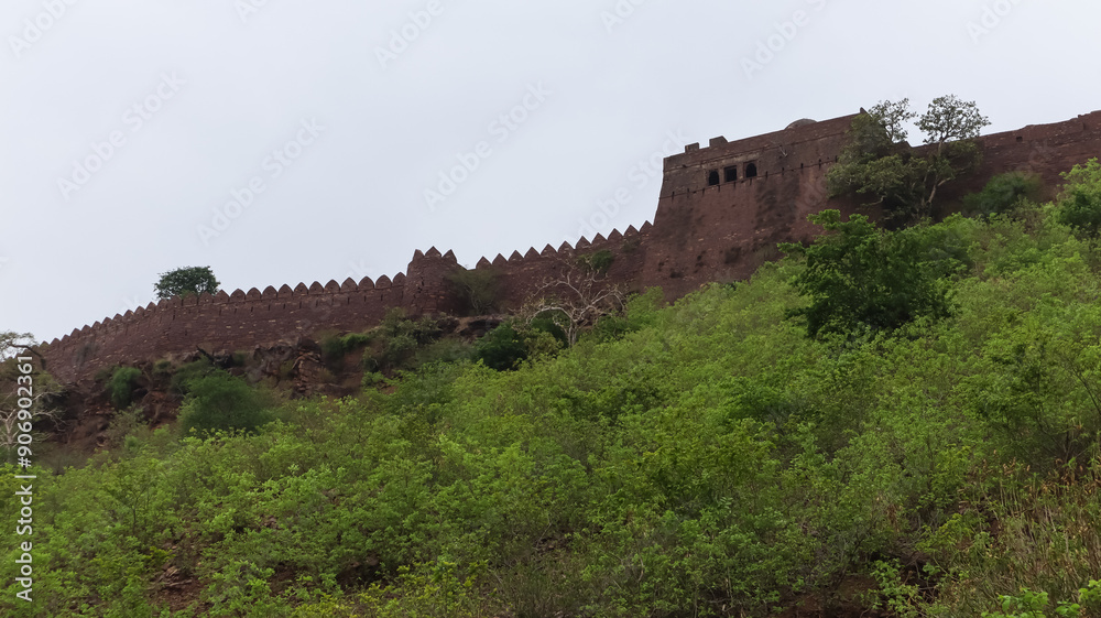 India, Madhya Pradesh, Shivpuri, Ruin Fortress of Ancient 10th Century Fort, it was Built by Kachwaha Rajput. India, Madhya Pradesh, Shivpuri, Ruin Fortress of Ancient 10th Century Fort, it was Built by Kachwaha Rajput.