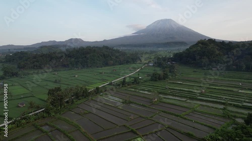 Mt. Agung bei Sonnenaufgang photo