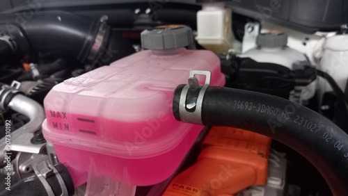 Car coolant auxiliary tank
