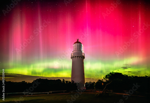 Foto Aurora australis (Southern Light) dancing in the sky over Cape Schanck Lighthous