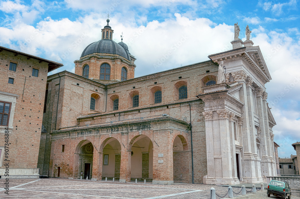 Obraz premium The Cathedral of Urbino was first built in 1021. Cattedrale Metropolitana di Santa Maria Assunta. Marche, Italy.