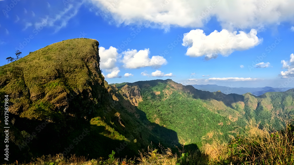 Obraz premium Mountains, sky, bright sunshine, tourist attractions Khao San Nok Wua, Kanchanaburi, Thailand, nature wallpaper.