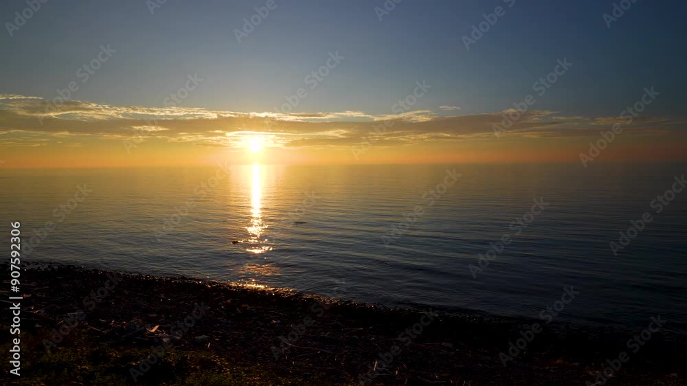 柏崎市青海川の日本海に沈む夕日 柏崎市青海川の日本海に沈む夕日