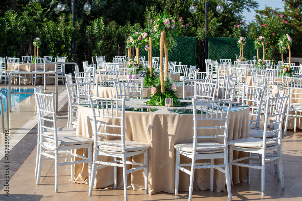 Elegant Outdoor Wedding Reception with Purple and White Floral Centerpieces