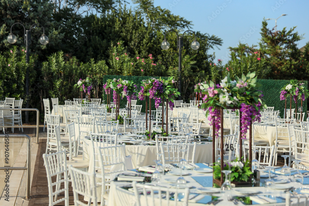 Elegant Outdoor Wedding Reception with Purple and White Floral Centerpieces