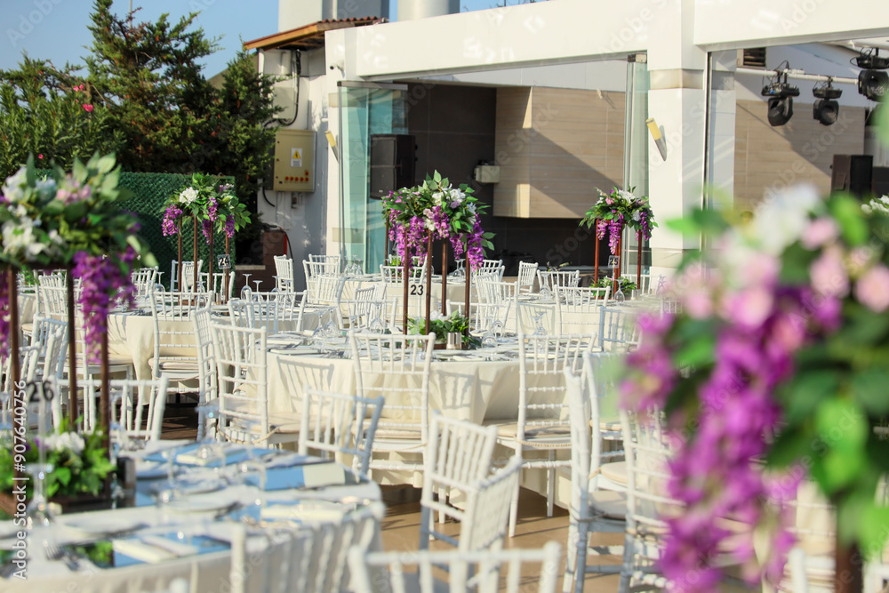 Elegant Outdoor Wedding Reception with Purple and White Floral Centerpieces