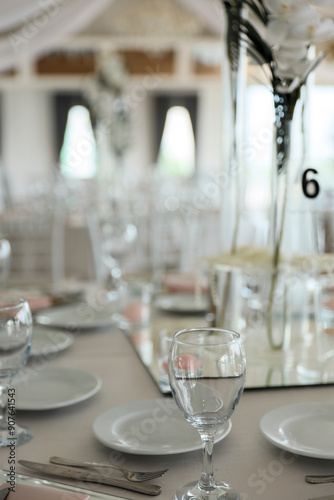 Obraz na płótnie Indoor Wedding Reception: Round Tables with Unique Floral Centerpieces w salonie