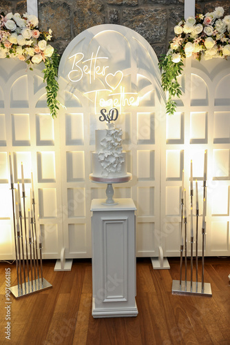 Obraz na płótnie Refined Wedding Cake Presentation with Flowers and Lighting Inside Venue w salonie