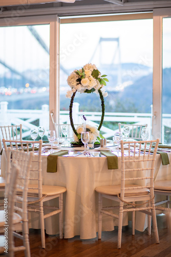 Obraz na płótnie Luxurious dining arrangement near Bosphorus Bridge with white roses and modern decor
w salonie