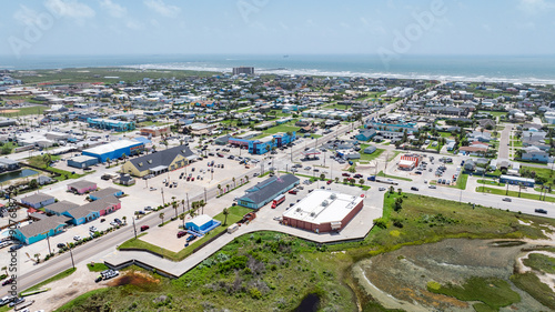 Fotografía panoramic aerial city view of Port Aransas located on Mustang Island at Gulf of