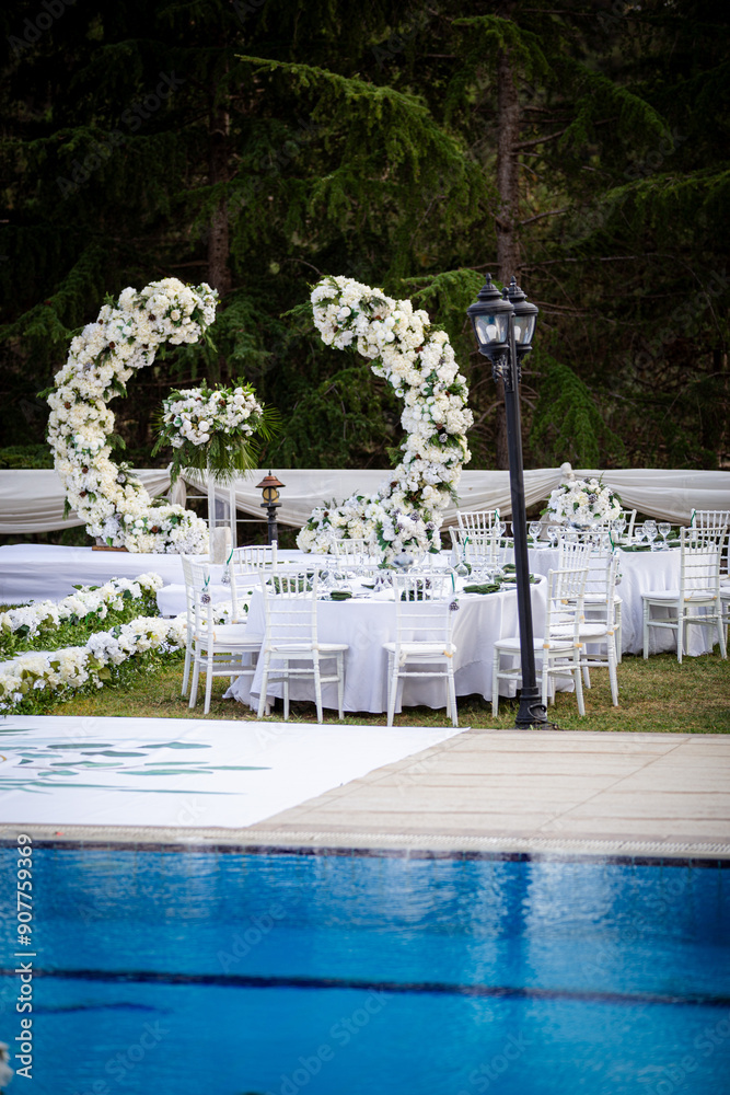 Elegant Outdoor Wedding Reception with Wisteria Floral Centerpieces