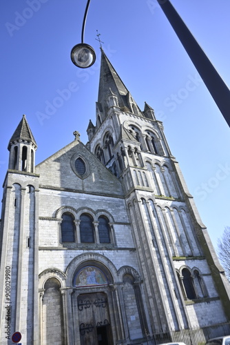 L'église Saint-Gervais de Rouen vue de l’extérieur avec un lampadaire.
