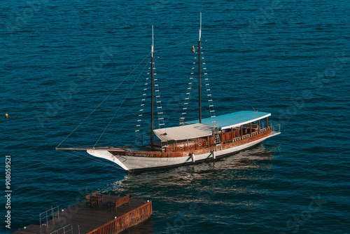  A traditional wooden boat docked on the calm blue waters of Angra dos Reis, showcasing maritime culture and tranquility.