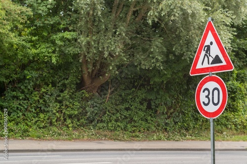 traffic sign construction site and speed limit