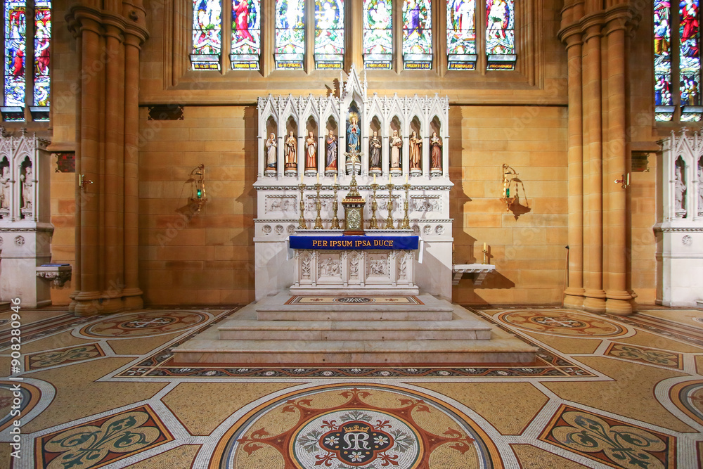Φωτογραφία Altar of St Mary's Cathedral, the largest and oldest church of Australia, locate