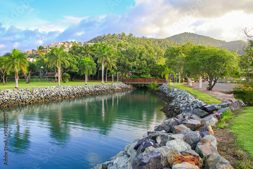 Quadro su tela River with rocky embankments in Airlie Beach on the coast of Queensland facing t