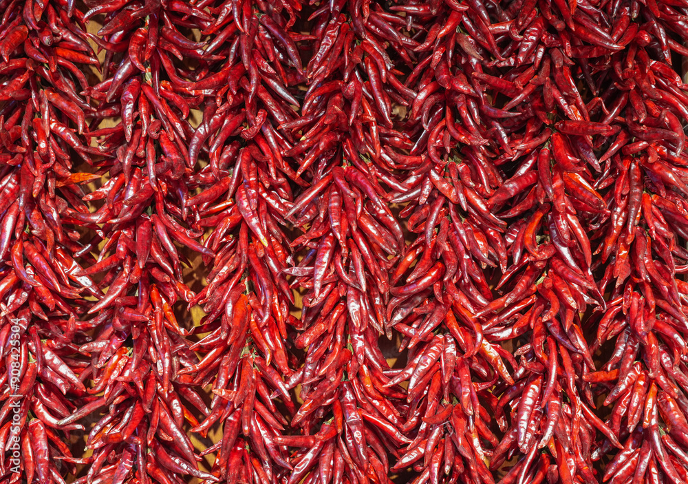 Naklejka premium red dry chili pepper as food background