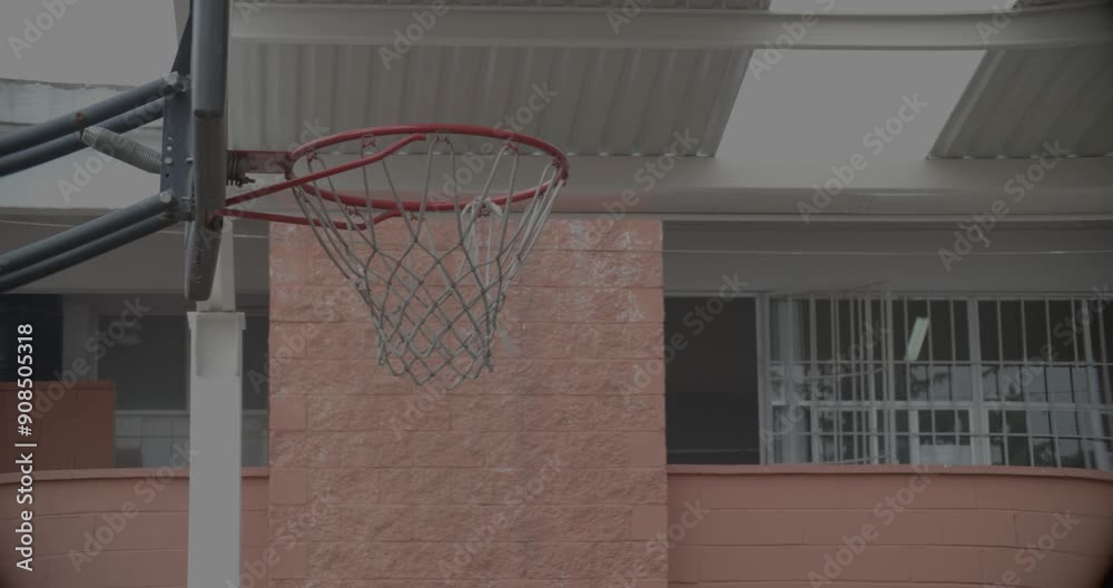 aro de basquetbol en escuela pública en México