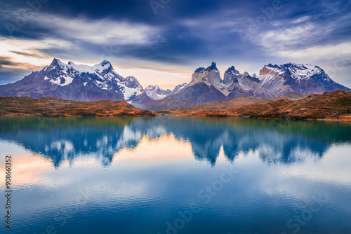 Obraz na płótnie Torres del Paine, Chile. Los Cuernos and Lago Pehoe, famous travel landscape in Cordillera del Paine. Patagonia, South America. w salonie