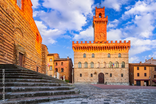 Obraz na płótnie Montepulciano, Tuscany. Beautiful cityscape view on Piazza Grande and Town Hall, historical town in Italy. w salonie