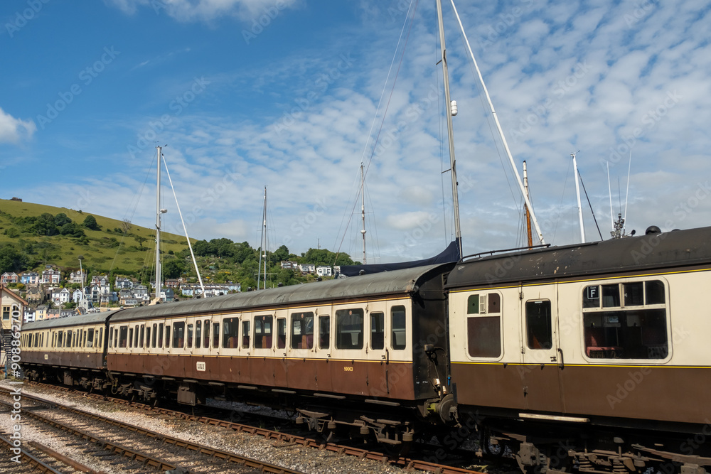 Obraz premium An old and historic railway carriage in the railway track