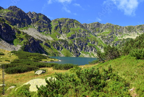 Czarny Staw w Dolinie Pięciu Stawów Polskich w Tatrach, Tatrzański Park Narodowy, TPN, Polska, Europa, panorama, góra, krajobraz, woda, lato, 