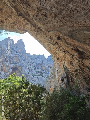 Felsdach in einer Schlucht auf Sardinien photo