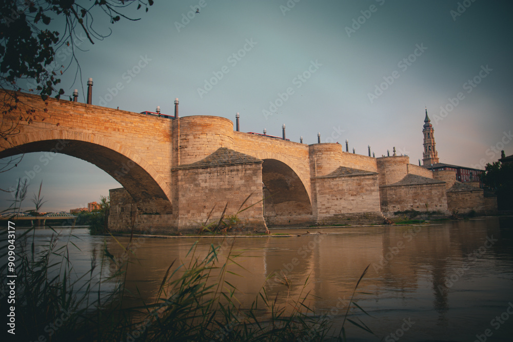 Fototapeta premium Puente de piedra