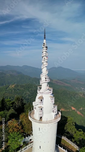 Der Ambuluwawa Tower im Inland Sri Lankas