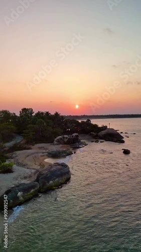 Ein atemberaubender Sonnenuntergang an der Ostküste Sri Lankas