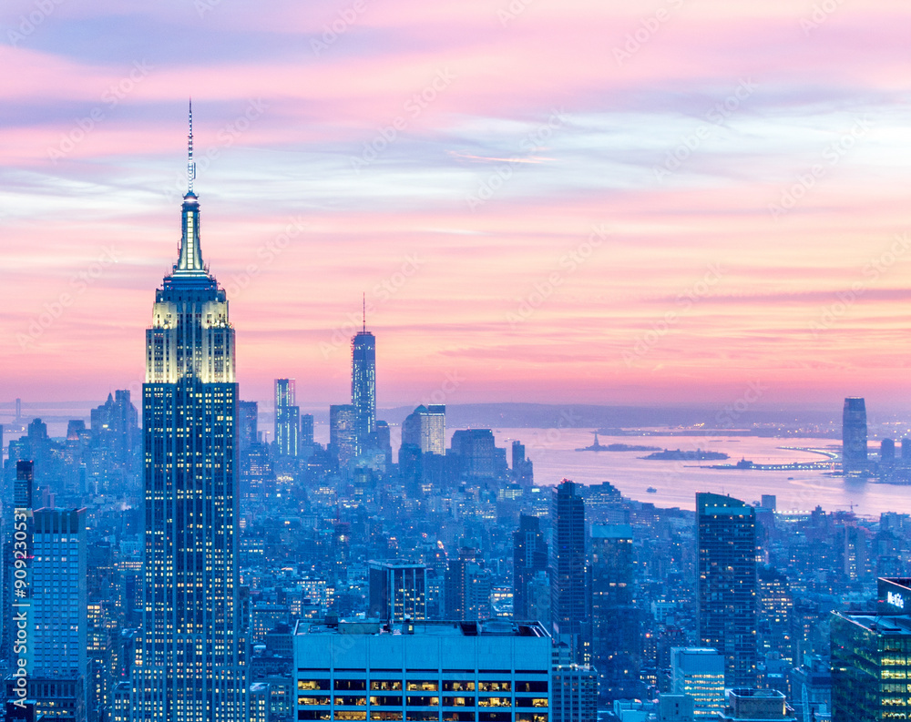 Obraz premium View of New York Manhattan during sunset hours