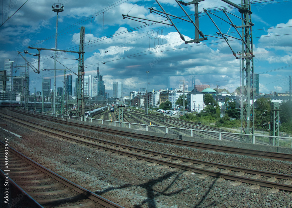 Fototapeta premium Frankfurt- Innenstadt mit Hauptbahnhof