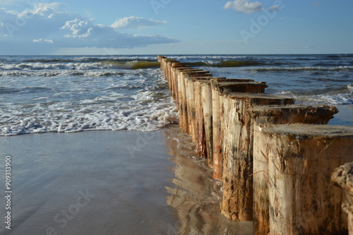Fototapeta Naklejka Na Ścianę i Meble -  brakewater on the beach