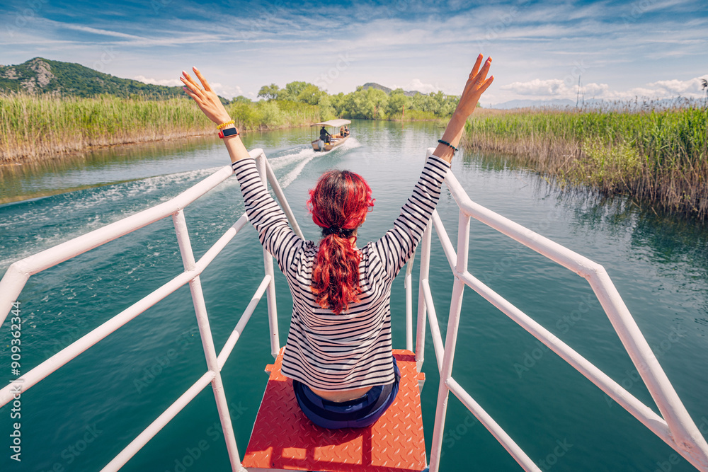 Φωτογραφία Leisure lifestyle: A happy tourist enjoying a boat tour on Lake Skadar, Montenegro