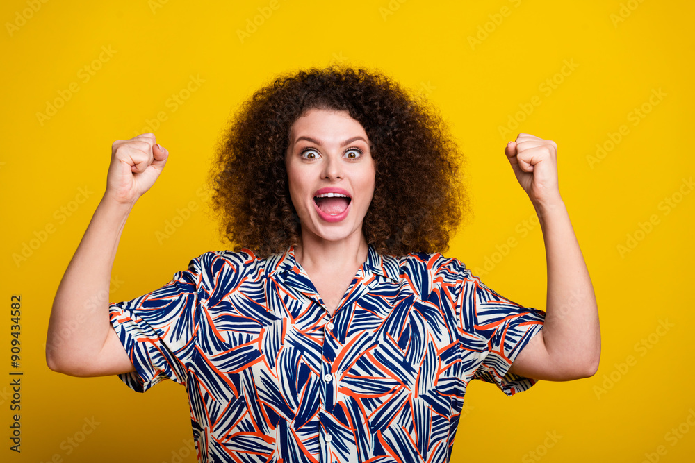 Φωτογραφία Photo portrait of attractive young woman raise fists winning dressed stylish col
