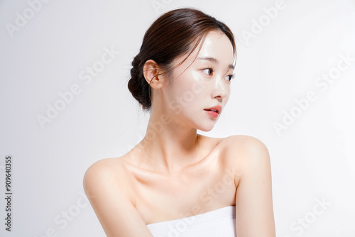 美しい若い女性の美容ポートレート