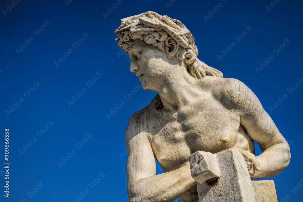 parma, italien - statue mit textfreiraum im parco ducale