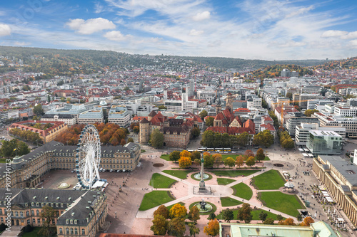 Obraz na płótnie Beautiful autumn aerial skyline cityscape of Stuttgart Mitte, Baden-württemberg, Germany. Ferris wheel and Jubiläumssäule at Schlossplatz in front of Neues schloss w salonie