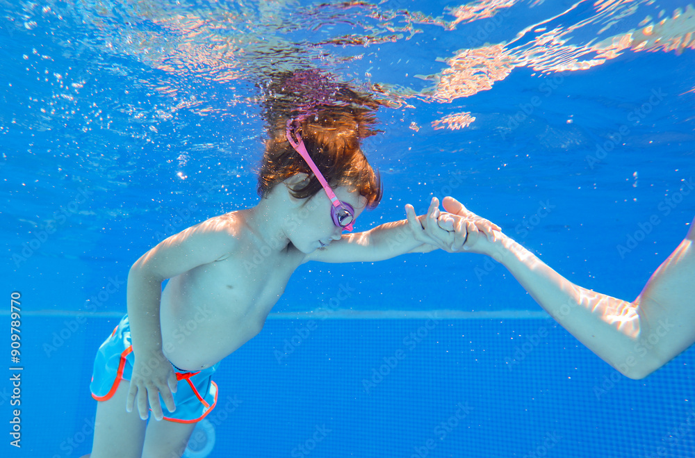 Underwater Baby swimming