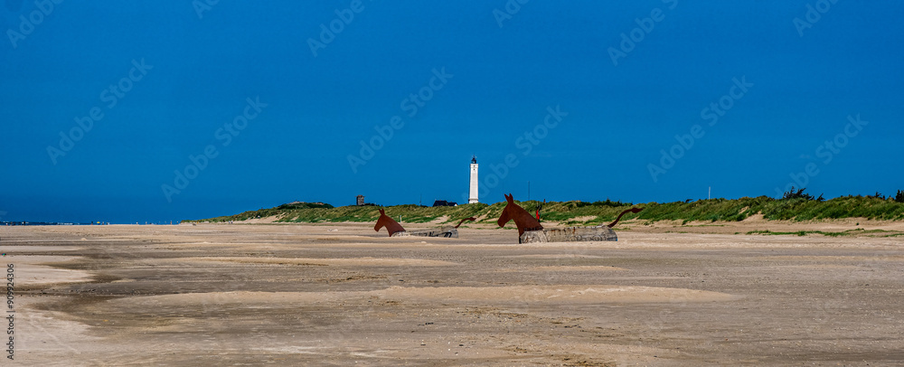 Φωτογραφία Mules horses bunkers on Blaavand beach in the most western part of Denmark