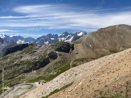 Tout en haut du col du galibier dans les alpes en france photo