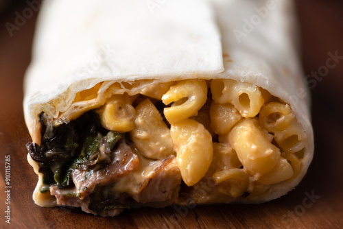 Obraz na płótnie bacon mac and cheese burrito wrap w salonie