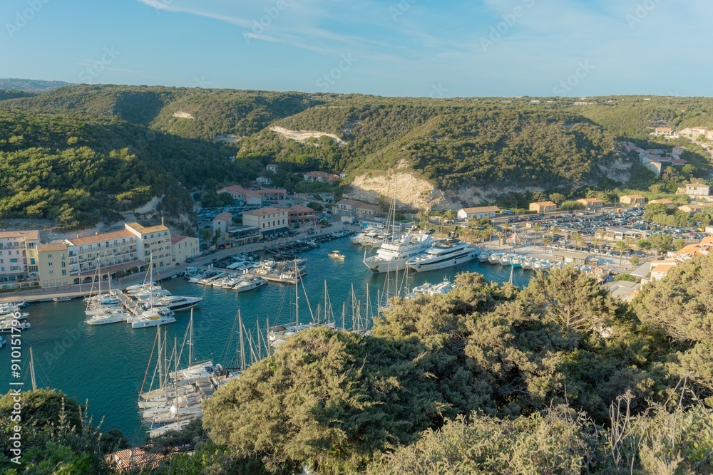 Obraz premium view of the harbor in Bonifacio