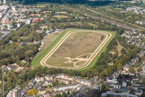 Die Galoprennbahn Weidenpescher Park mit insgesamt ca. 55 Hektar Fläche. photo