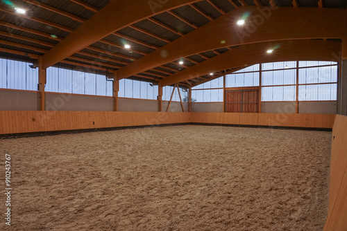 Fotografía Empty Riding Hall with Lights On