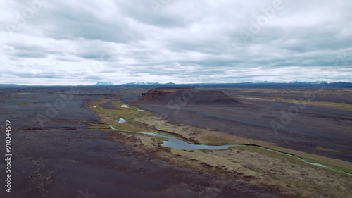 Cratère dans un désert volcanique d'islande