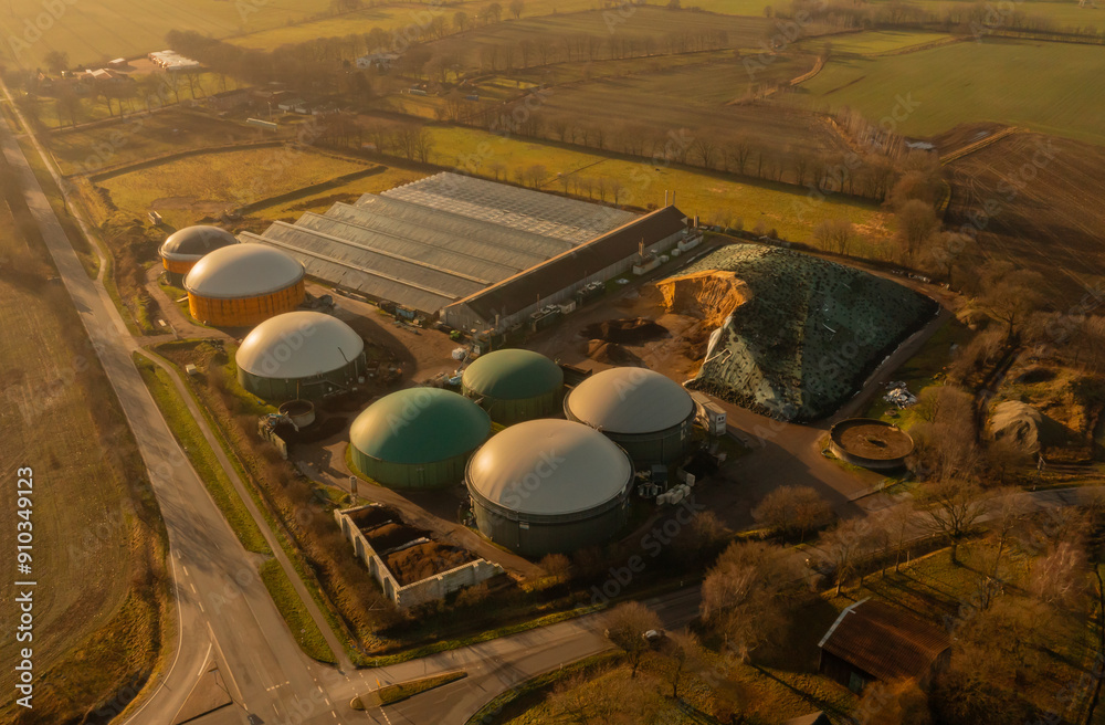Biogasanlage aus der Luft Perspektive mit einer Drohne aufgenommen