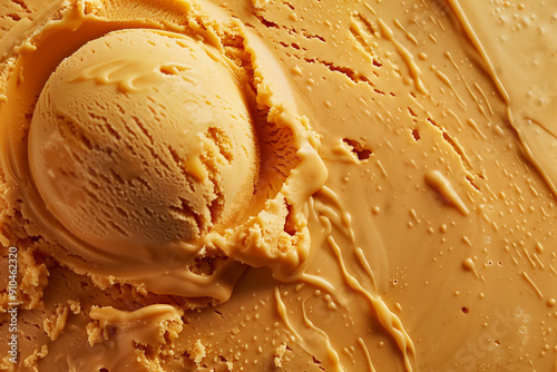 Vue rapprochée d'une boule de glace crémeuse au caramel avec des textures lisses et onctueuses de crème glacée parfaite pour évoquer la gourmandise et le plaisir froid sucré copyspace espace négatif, photo